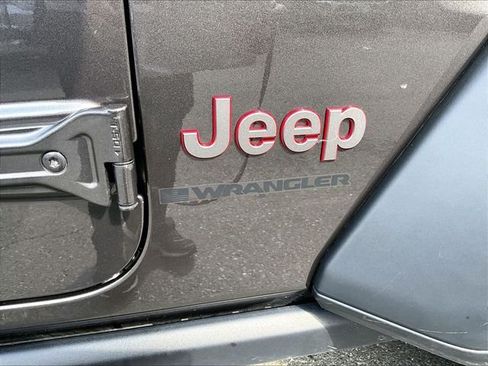 Used 2024 Jeep Wrangler Unlimited Rubicon AWD/4WD image 8
