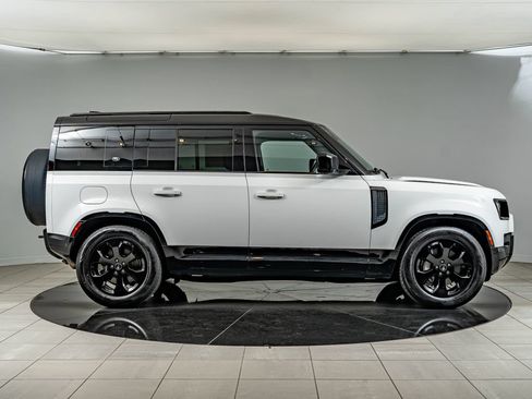 Used 2024 Land Rover Defender 110 X-Dynamic SE AWD/4WD image 4