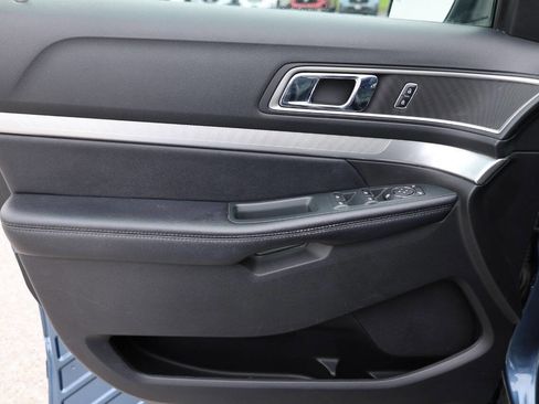 Used 2018 Ford Explorer XLT w/ Equipment Group 202A image 12