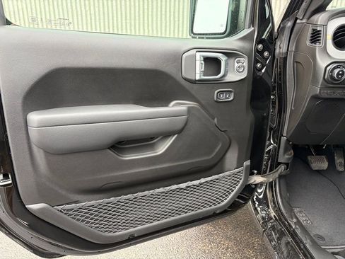 New 2026 Jeep Gladiator Sport AWD/4WD image 9