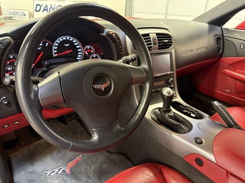 Used 2006 Chevrolet Corvette Convertible w/ Preferred Equipment Group RWD image 18