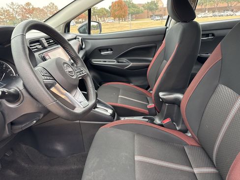 Used 2025 Nissan Versa SR image 15