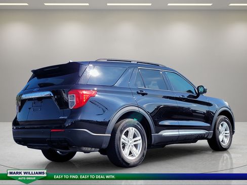 Used 2024 Ford Explorer XLT AWD/4WD image 4