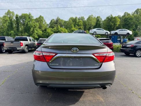 Used 2017 Toyota Camry SE FWD image 6