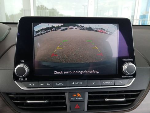 Used 2024 Nissan Altima 2.5 SV FWD image 21