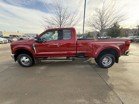 Used 2023 Ford F350 Lariat w/ Chrome Package image 3