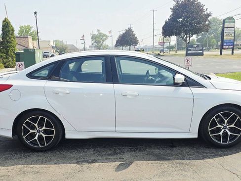 Used 2015 Ford Focus SE w/ SE Sport Package FWD image 9