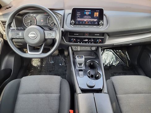 Used 2023 Nissan Rogue SV image 3