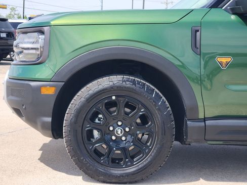 Used 2025 Ford Bronco Sport Badlands image 9