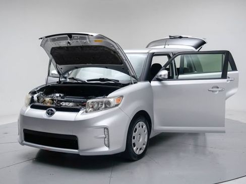 Used 2015 Scion xB FWD image 17