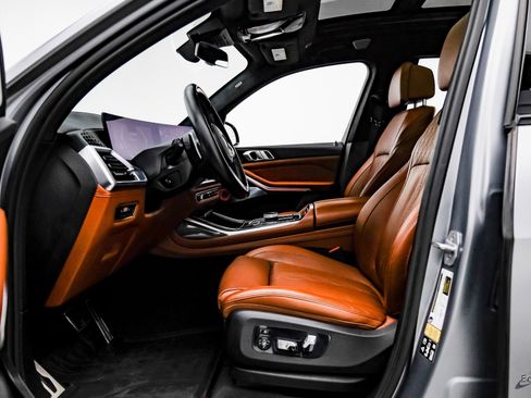 Used 2023 BMW X7 M60i w/ Executive Package image 34