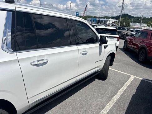 Used 2022 GMC Yukon XL Denali w/ Denali Ultimate Package AWD/4WD image 7