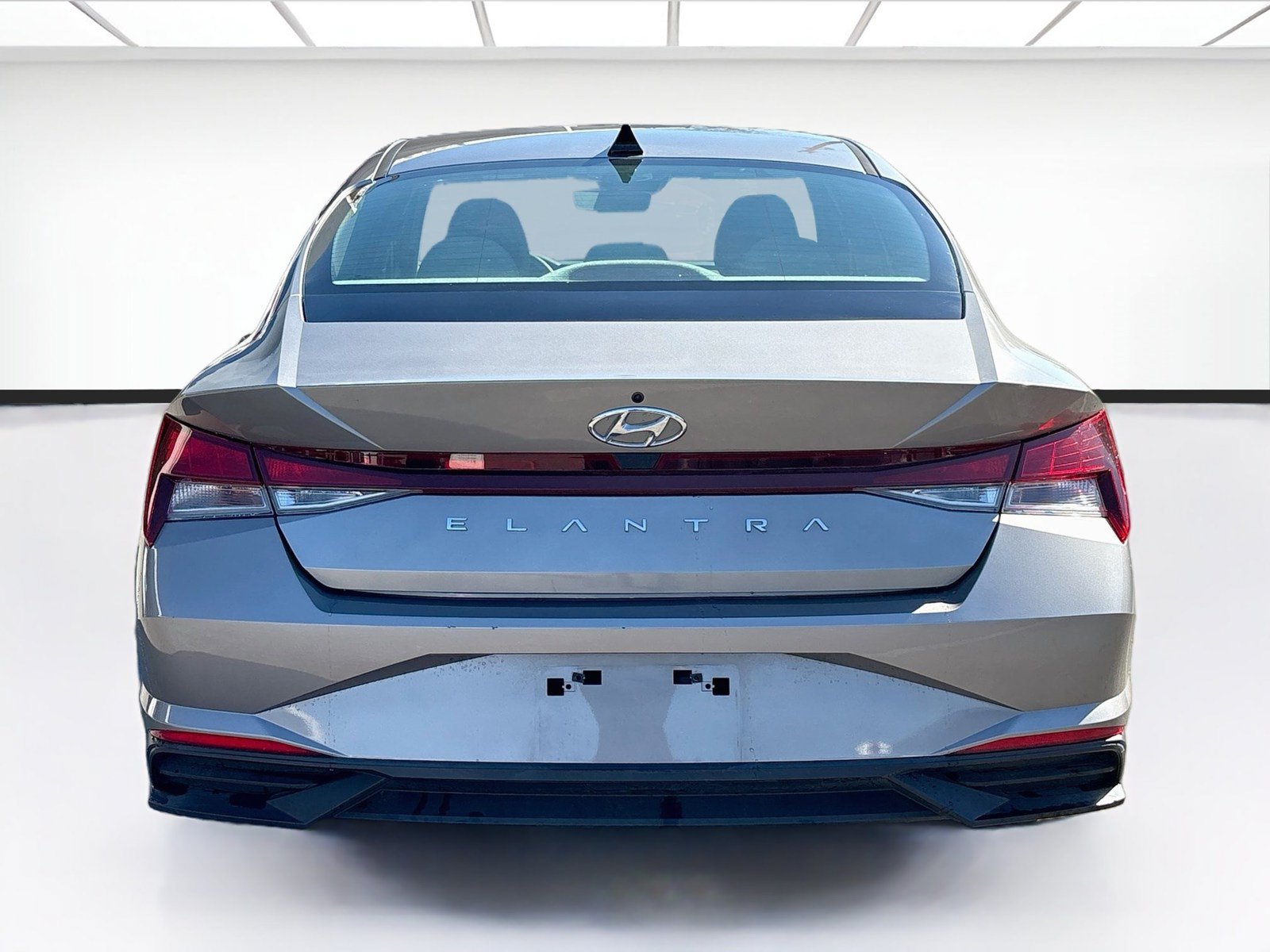 Used 2023 Hyundai Elantra SE FWD image 5
