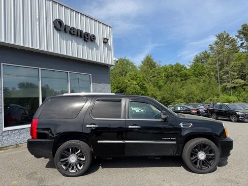 Used 2010 Cadillac Escalade Premium AWD/4WD image 6