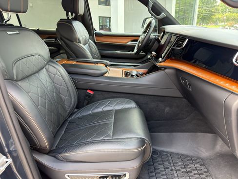 Used 2024 Jeep Grand Wagoneer L Series III AWD/4WD image 23
