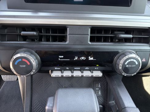 Certified 2024 Toyota Tacoma SR5 AWD/4WD image 8