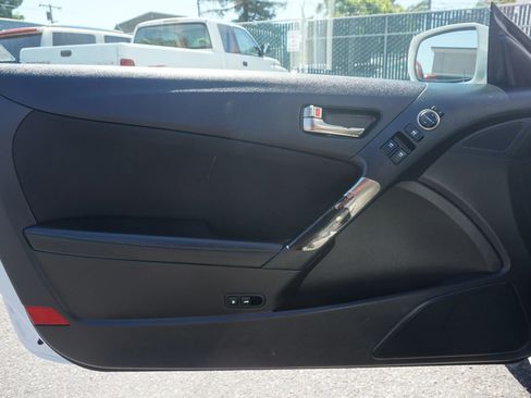 Used 2013 Hyundai Genesis 2.0T image 8