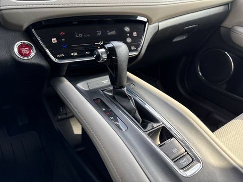 Used 2017 Honda HR-V EX image 17