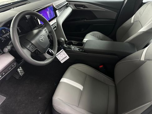 New 2026 Toyota Camry SE FWD image 9