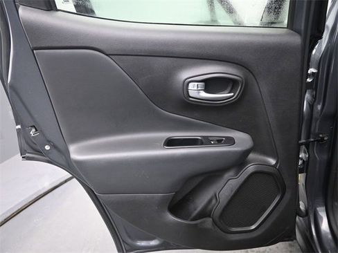 Used 2022 Jeep Renegade Latitude image 14