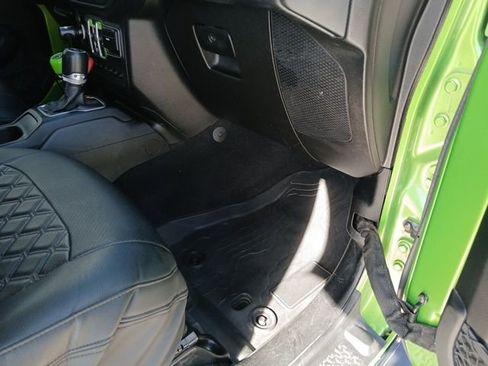 Used 2018 Jeep Wrangler Unlimited Sport S image 32