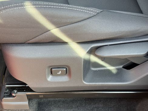 Used 2025 Toyota Tacoma SR5 image 26