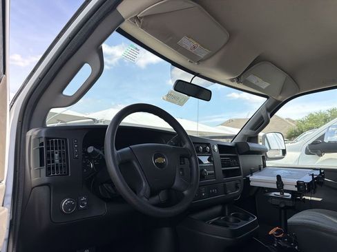 Used 2021 Chevrolet Express 2500 RWD image 7