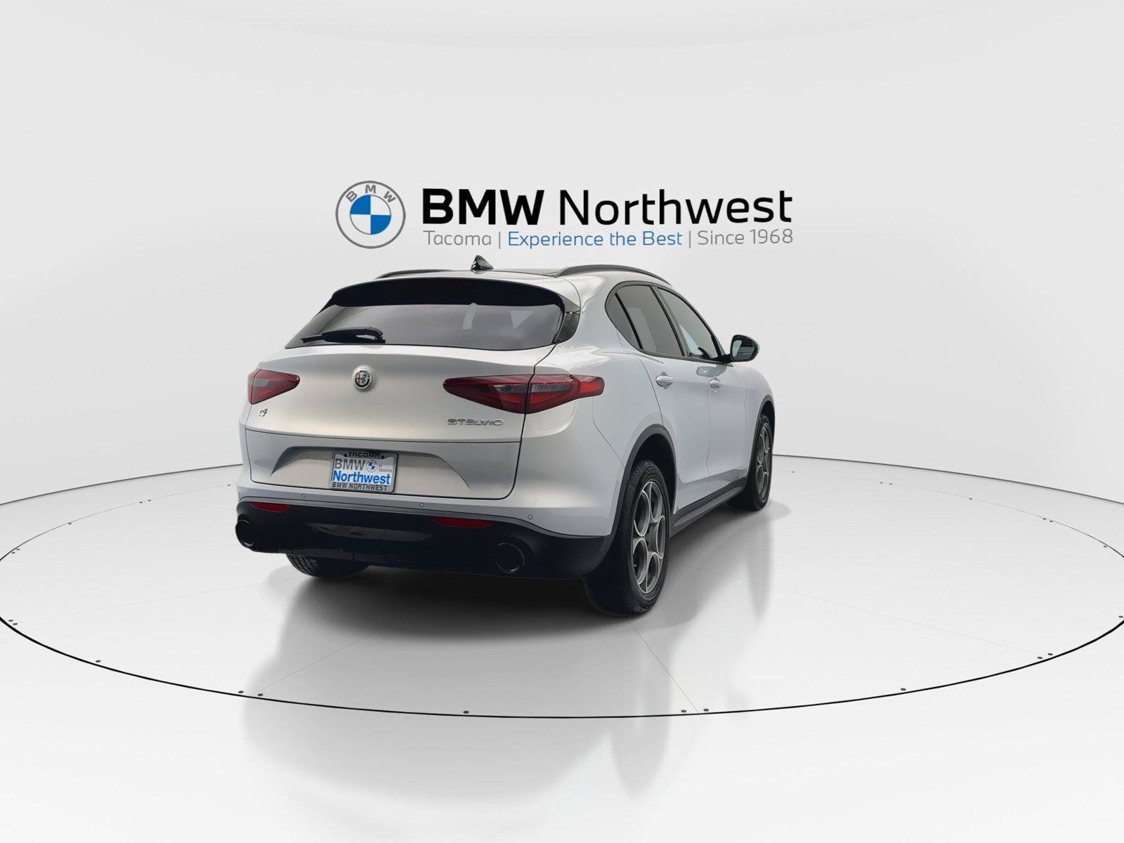 Used 2023 Alfa Romeo Stelvio Sprint AWD/4WD image 2