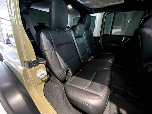 Used 2025 Jeep Wrangler Unlimited Rubicon w/ Convenience Group AWD/4WD image 31