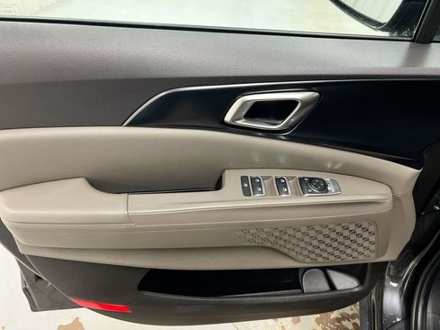 Used 2025 Kia Carnival LXS image 21