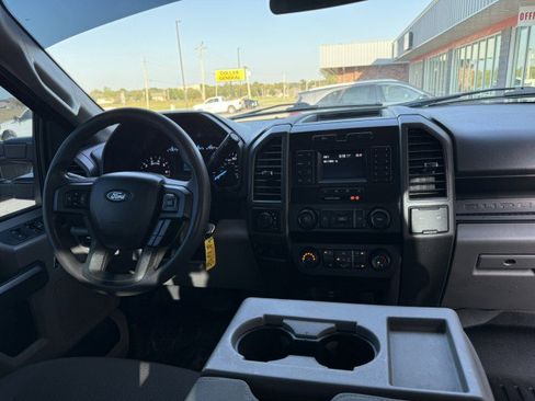 Used 2022 Ford F250 XL w/ Power Equipment Group image 7