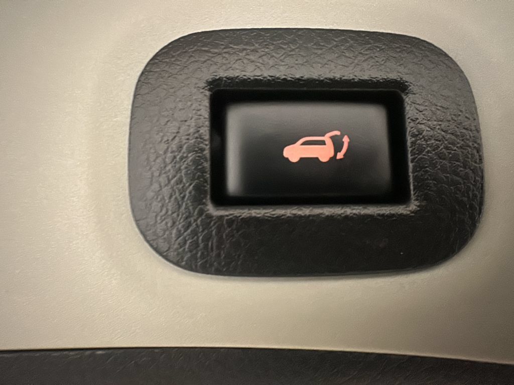 Used 2018 Nissan Rogue SV AWD/4WD image 20