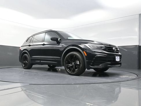 Used 2024 Volkswagen Tiguan SE R-Line AWD/4WD image 21