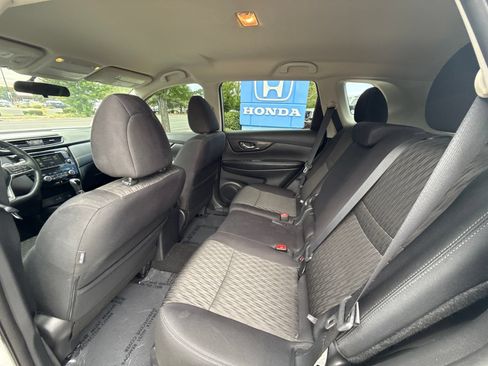 Used 2018 Nissan Rogue SV w/ Premium Package FWD image 24