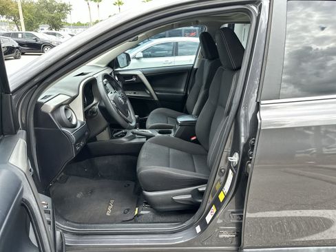 Used 2018 Toyota RAV4 XLE FWD image 2