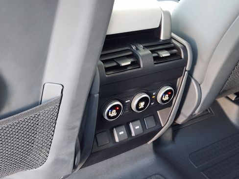 Certified 2023 Land Rover Defender 130 X-Dynamic SE image 33