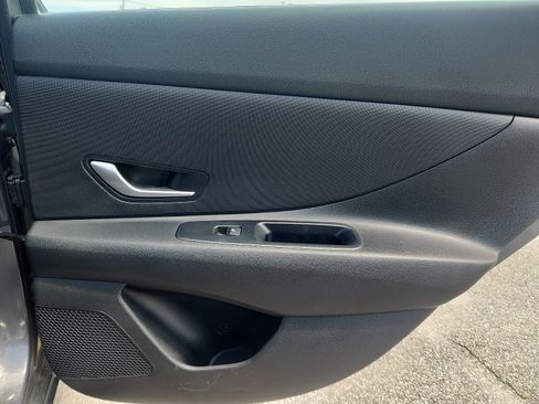 Certified 2025 Hyundai Elantra SE FWD image 31