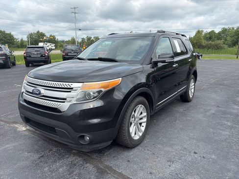 Used 2014 Ford Explorer XLT w/ Equipment Group 202A AWD/4WD image 2