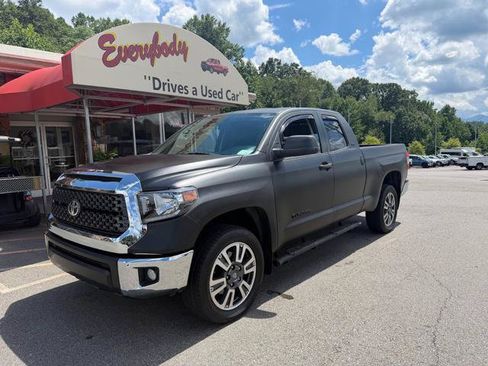 Used 2017 Toyota Tundra SR5 AWD/4WD image 2
