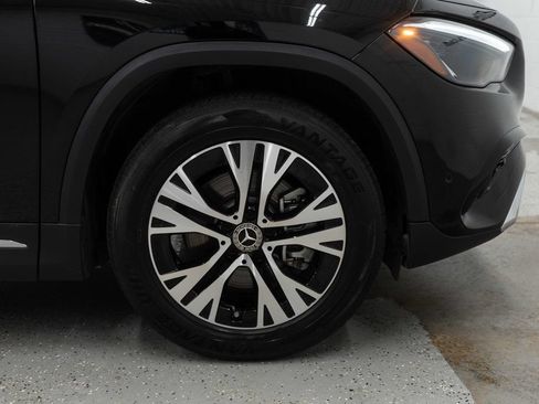Used 2025 Mercedes-Benz GLA 250 4MATIC w/ Winter Package image 33