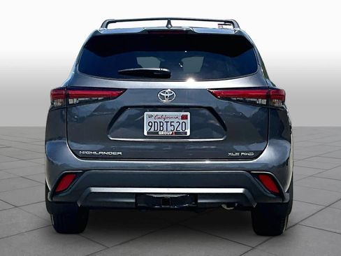 Used 2022 Toyota Highlander XLE AWD/4WD image 4