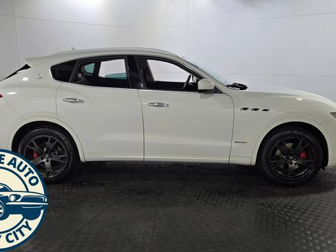 Used 2019 Maserati Levante GranLusso AWD/4WD image 8