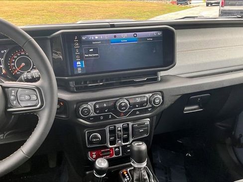 Used 2024 Jeep Wrangler Willys image 6