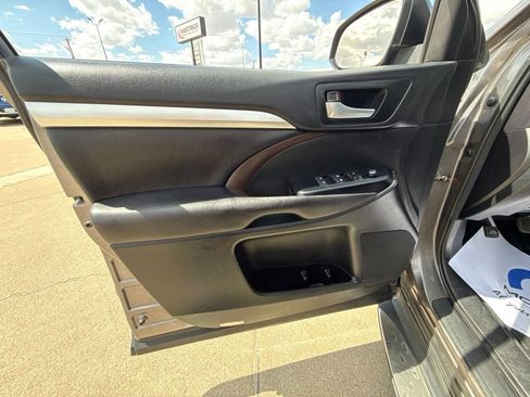 Used 2016 Toyota Highlander XLE AWD/4WD image 8