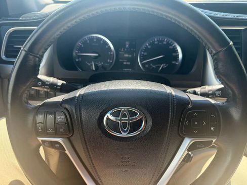 Used 2015 Toyota Highlander Limited Platinum FWD image 9