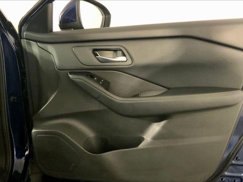 Used 2025 Nissan Rogue SV image 25