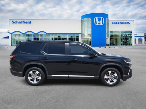 Used 2025 Honda Pilot EX-L image 2