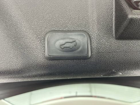 Used 2015 GMC Acadia SLE AWD/4WD image 29