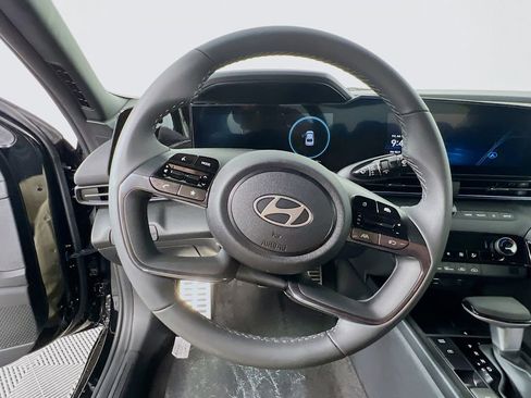 New 2025 Hyundai Elantra SEL image 10