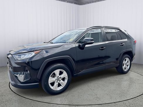 Used 2021 Toyota RAV4 XLE AWD/4WD image 12